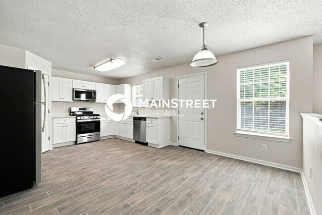 Building Photo - 4 Bedroom Pet-Friendly Home in ELLENWOOD, GA with Main Street Renewal