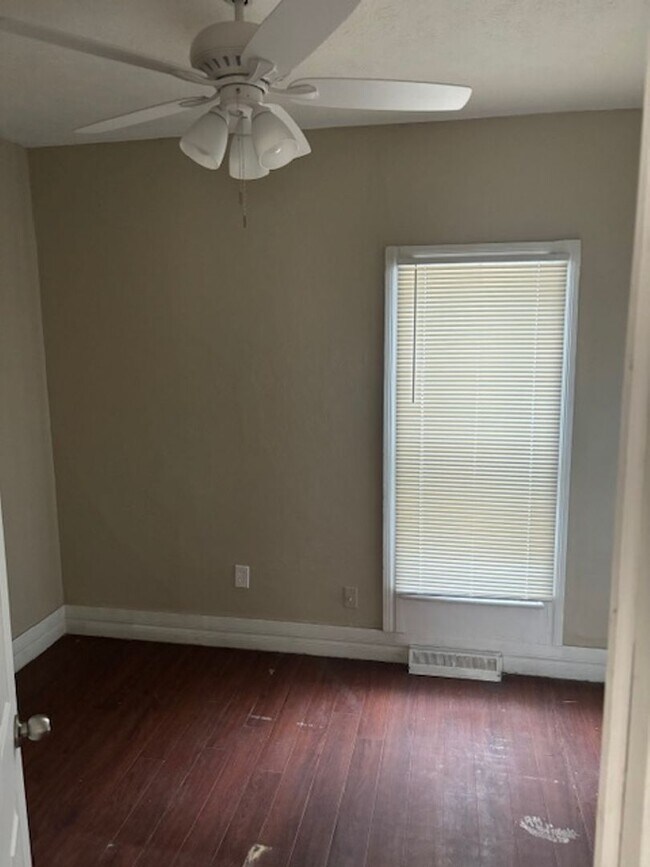 Building Photo - Charming 3 Bedroom 1 Bath Home