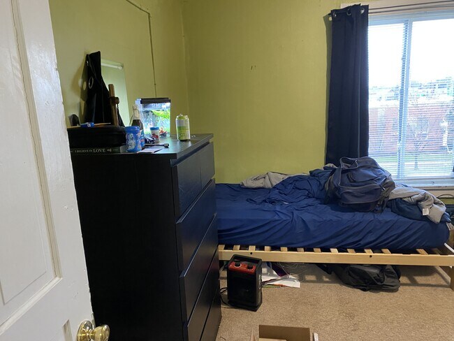 Building Photo - 11 W 14th St