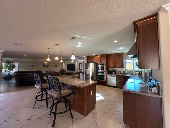 Building Photo - 4-bedroom, fully furnished custom home wit...