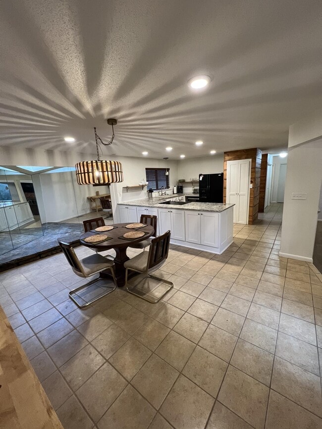 Building Photo - 1818 W Ora Dr