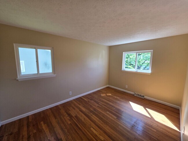 Building Photo - 32 Golden Rod Ln