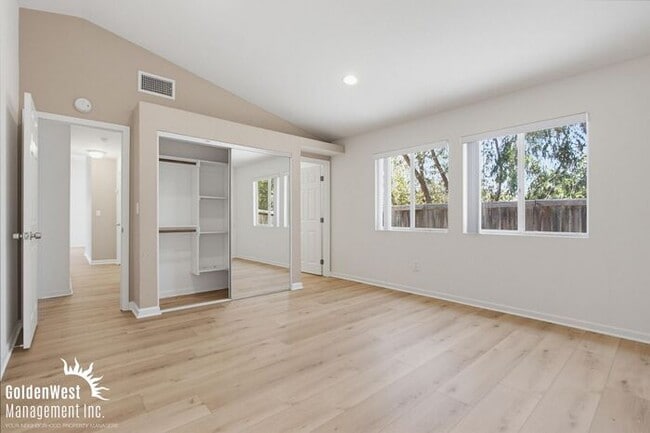 Building Photo - Charming 3Bdm 2Ba Home with Modern Updates and Private Outdoor Space in Gated Commnity!