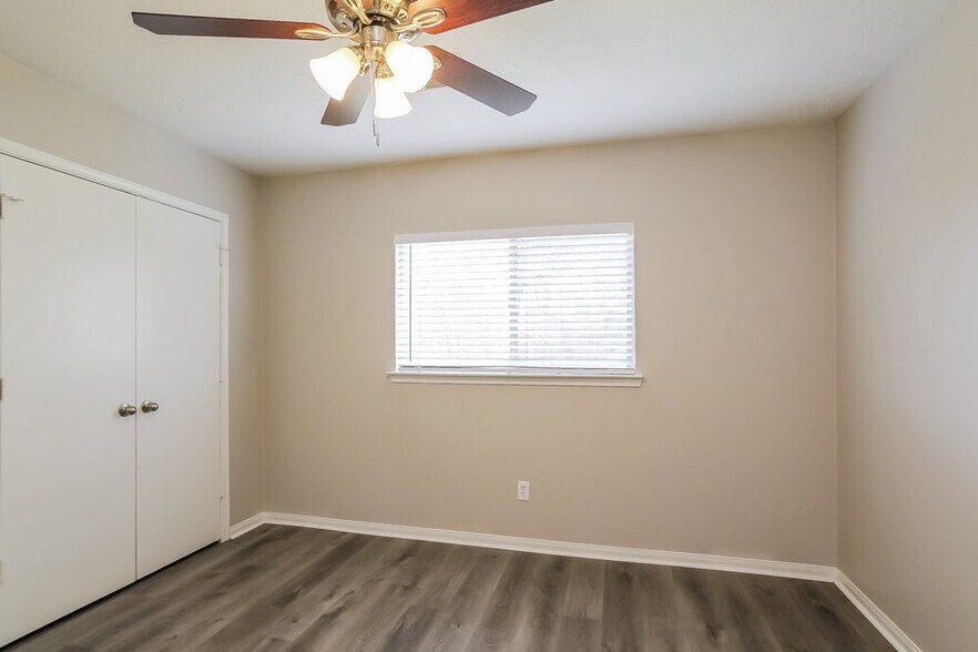 Building Photo - 31518 Kingston Village Dr