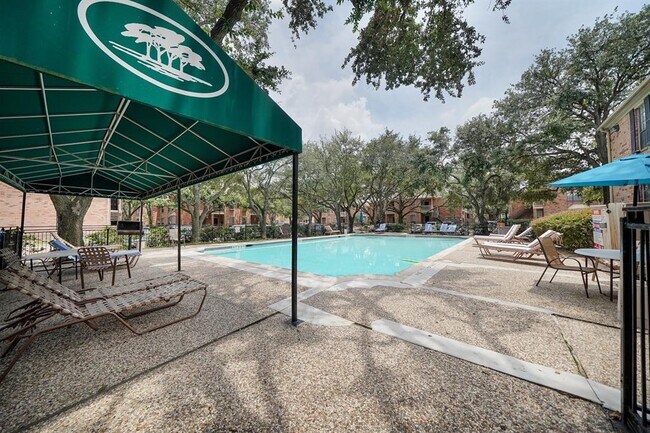 Building Photo - 2255 Braeswood Park Dr