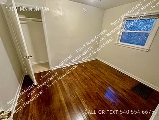 Building Photo - 3 bed 1 Bath in a Great Location!