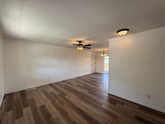 Building Photo - 152 Rea St