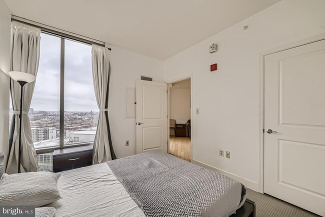 Building Photo - 675 S President St