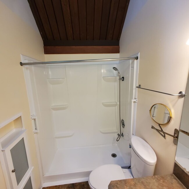 Building Photo - Cozy 2 Bed : 1Bath House Close to Schools