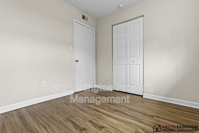 Building Photo - 3966 Northampton Dr