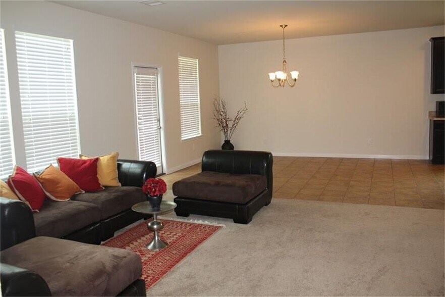 Building Photo - 1019 Messina Ln