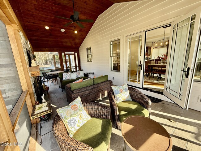 Building Photo - 16 Newton St