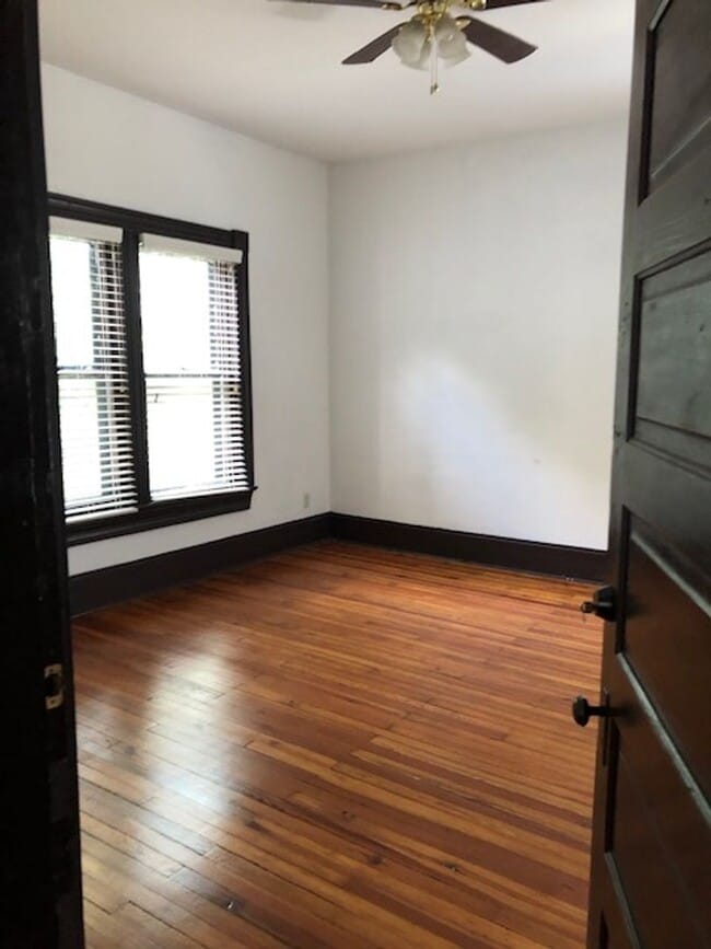 Building Photo - Great historical home! PRICE LOWERED to $2395- walking distance to downtown & WKU