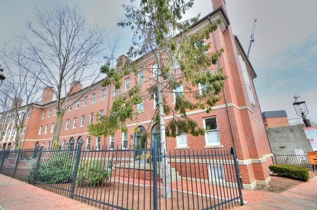 Building Photo - 21 Main St