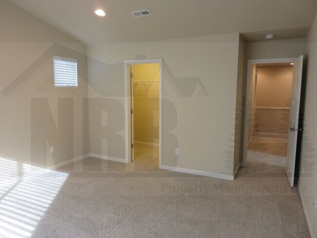 Building Photo - Gorgeous 4 Bedroom home located in Puyallup!