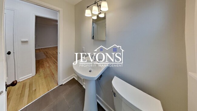 Building Photo - Beautiful single-family home in Seattle