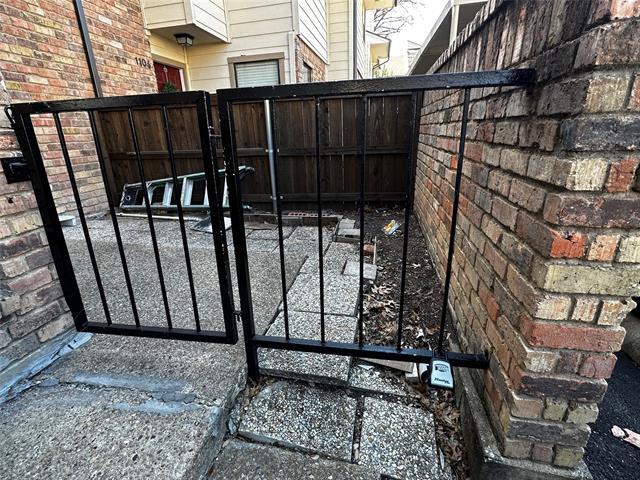 Building Photo - 6646 E Lovers Ln