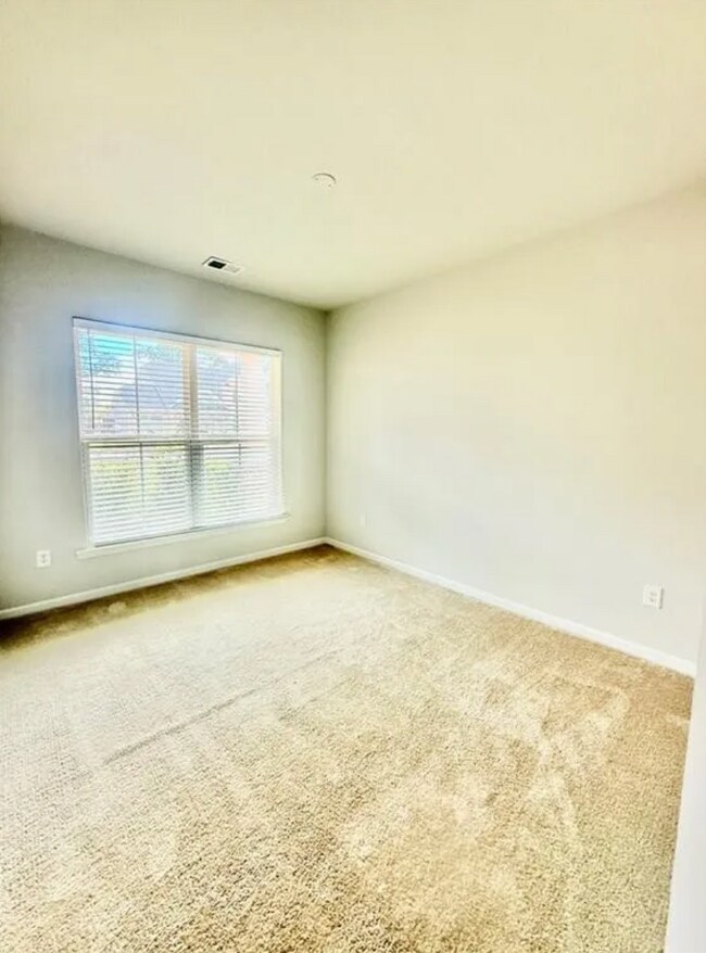 Building Photo - 212 Himalaya Way