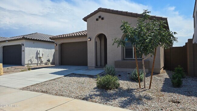 Building Photo - 2563 W Hidalgo Ave