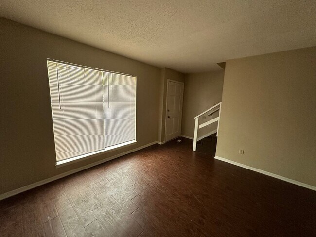 Building Photo - 3772 Hyacinth Dr