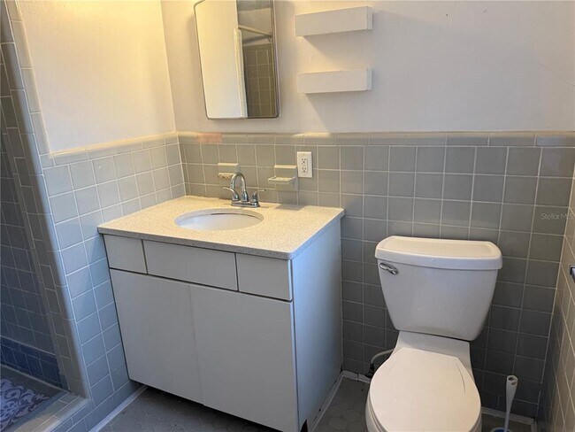 Building Photo - 2428 E Pershing Ave