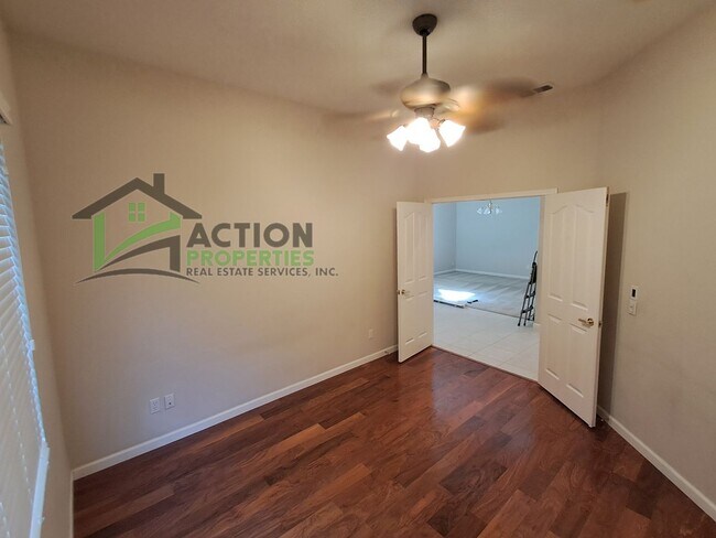 Building Photo - 400 Dumas Ct