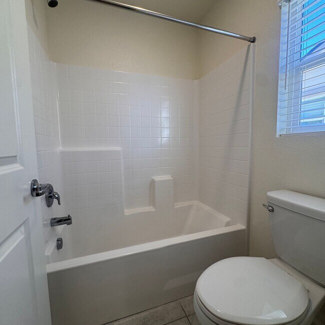Building Photo - 3 Bedroom with a Loft Home in Lemmon Valley Available Now!
