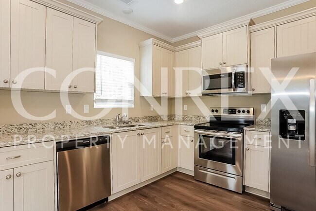 Building Photo - 3 Bed, 2.5 Bath, Available Now