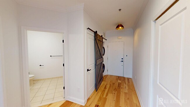 Building Photo - 6406 Fernandez Ct