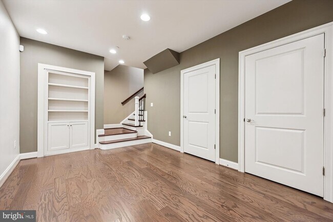 Building Photo - 448 Salk Cir