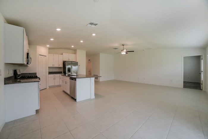 Building Photo - 4206 84th Ct E