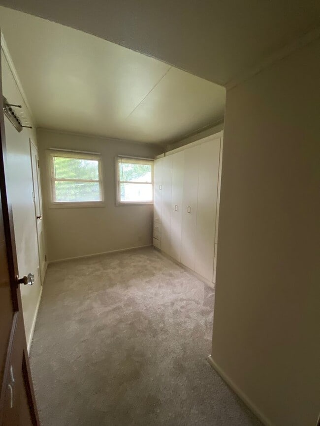 Building Photo - 3 Bedroom Ranch in Eastmoor