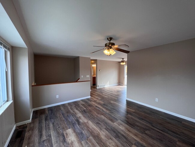 Building Photo - Spacious Split-Level Retreat Just Minutes ...