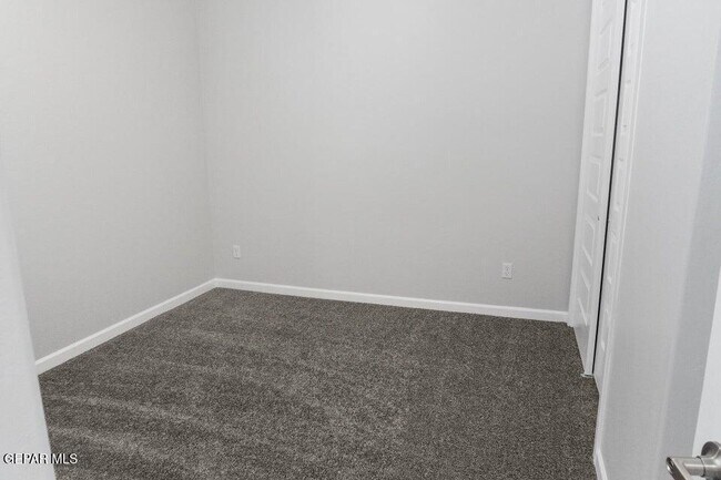 Building Photo - 512 Twilight Dr