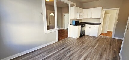 Building Photo - 79 Chase St