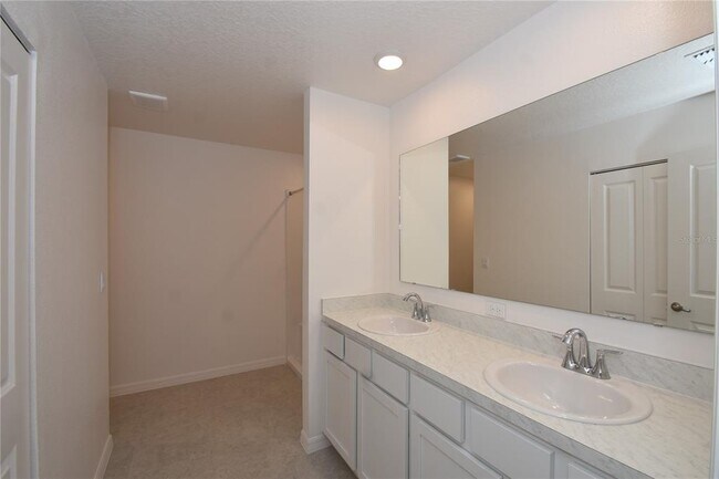 Building Photo - 5 Llestone Path