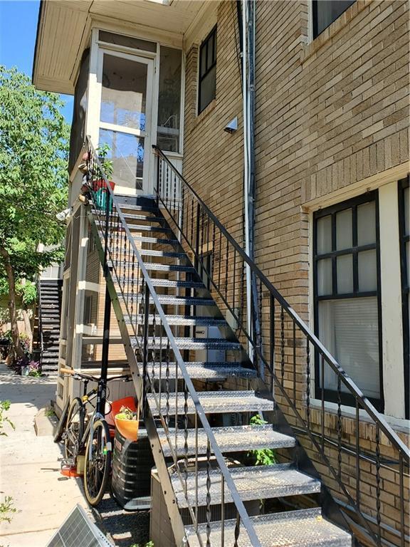 Building Photo - 705 Graham Pl