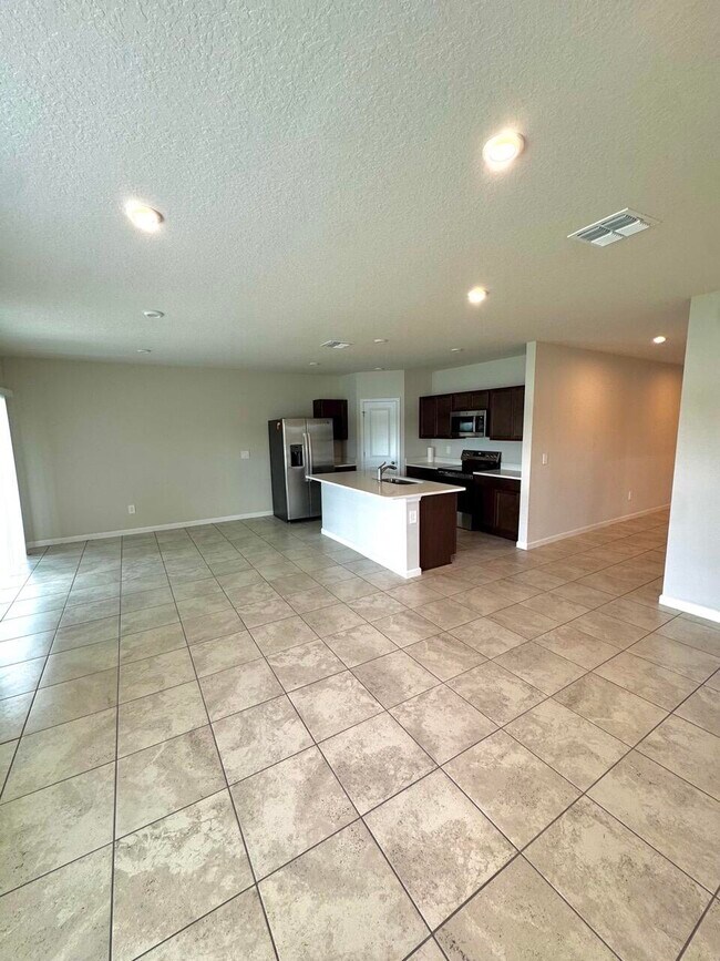 Building Photo - 461 Cherimoya St