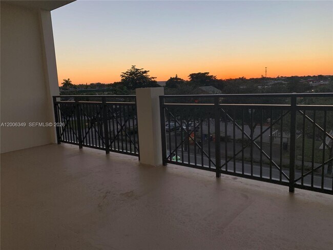 Building Photo - 4100 Davie Rd