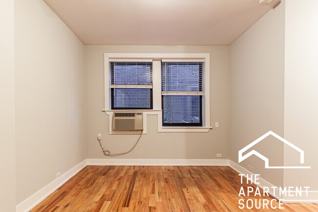 Building Photo - 837 W Wolfram St