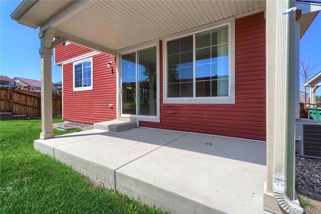 Building Photo - Gorgeous 4 bedroom in the highly sought af...