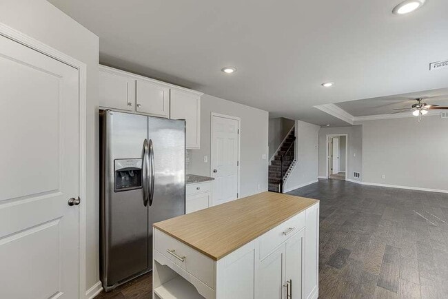 Building Photo - 6029 Fair Winds Cv