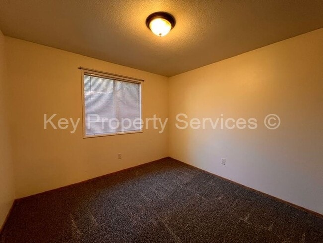 Building Photo - Updated Condo in Hazel Dell