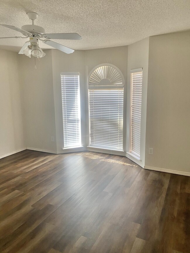 Building Photo - 508 N Juneau Ave