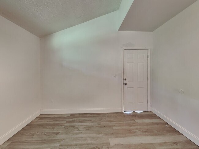 Building Photo - 7345 Linda Dr