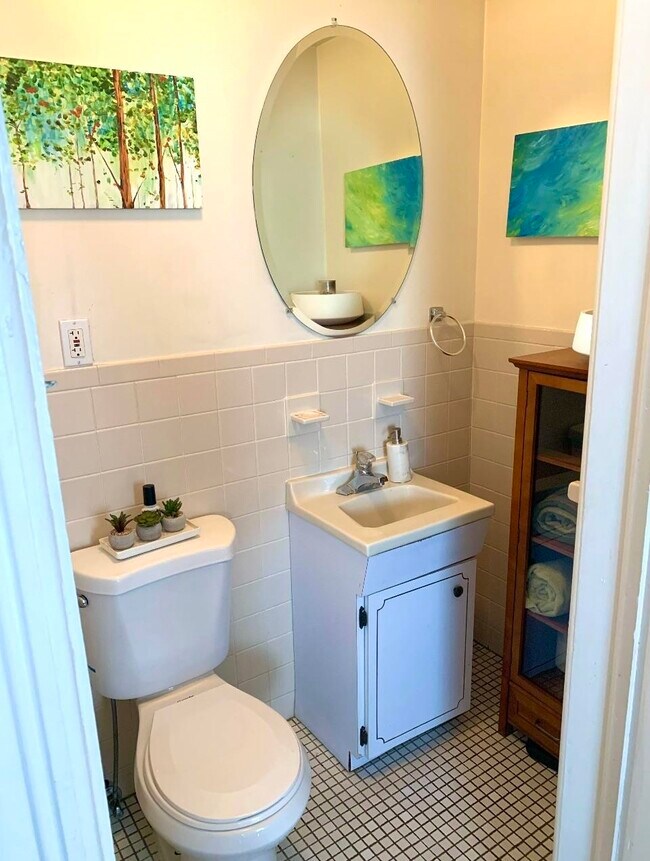 Building Photo - 927 18th St