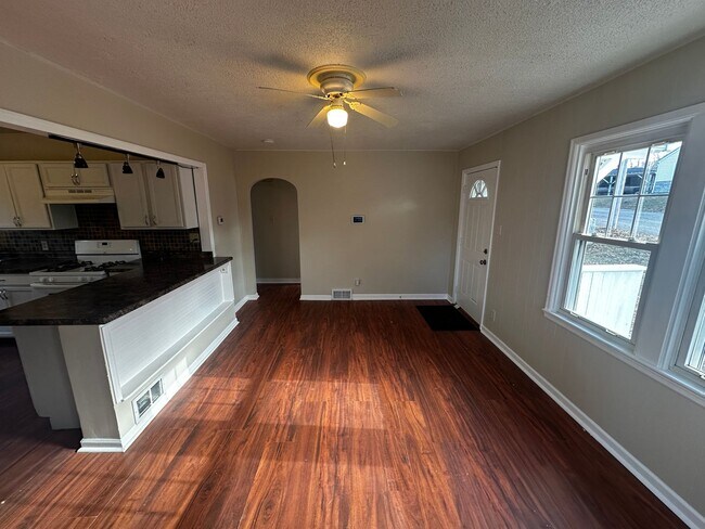 Building Photo - 2205 Monterey Dr