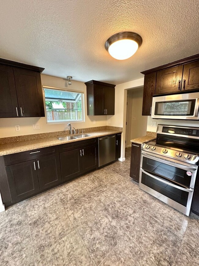 Building Photo - Charming 2-Bedroom, 2- bathroom Home with Bonus Space & Prime Shoreline Location