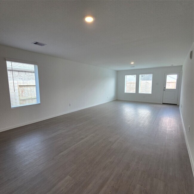 Building Photo - 28751 Texas Plns Dr
