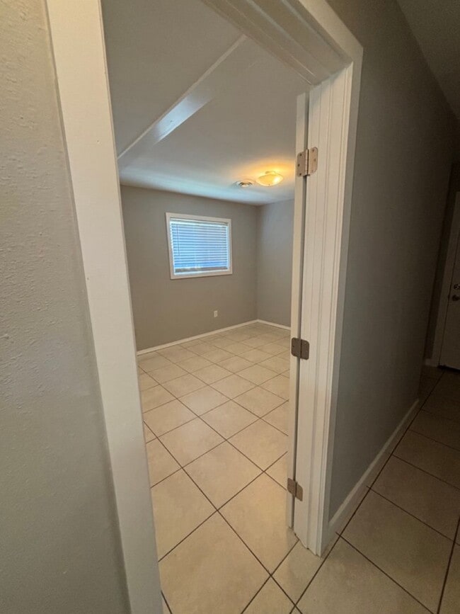 Building Photo - Charming 3-Bed Home in Hayden Lake — Spacious Lot & Attached Garage!